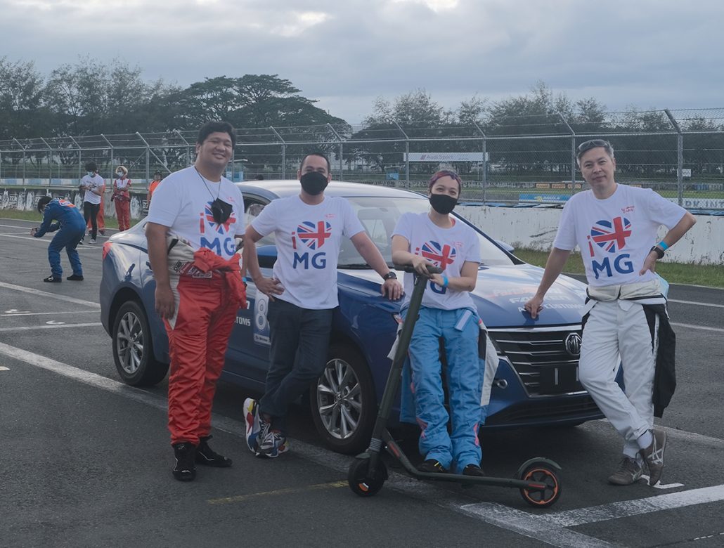 L-r: Marc Soong, Billy Billano, Gaby Dela Merced, and Allan Uy with the tried-and-tested MG 5.