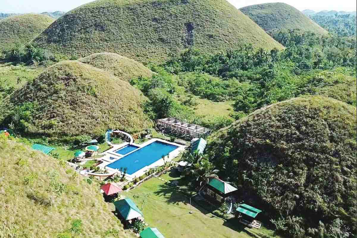 Tourism Chief Meets With Bohol Guv Over Viral Resort In Chocolate Hills