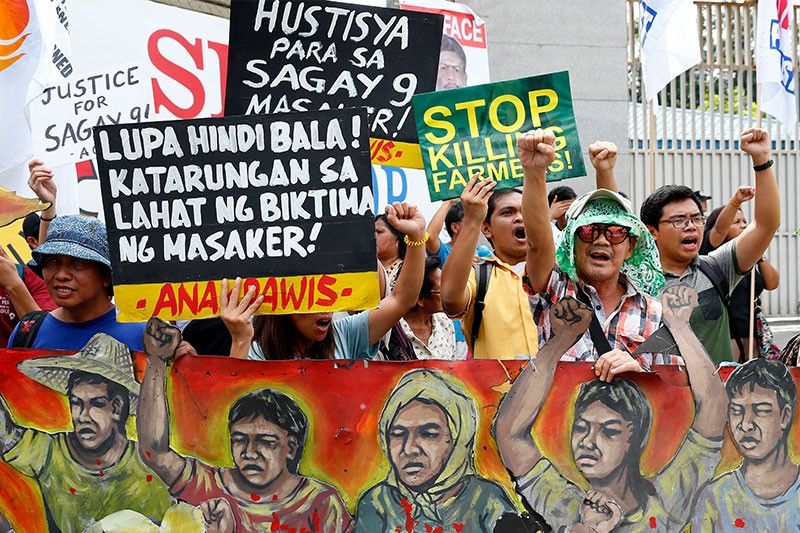 Duterte tags Reds in Negros farmers' slay