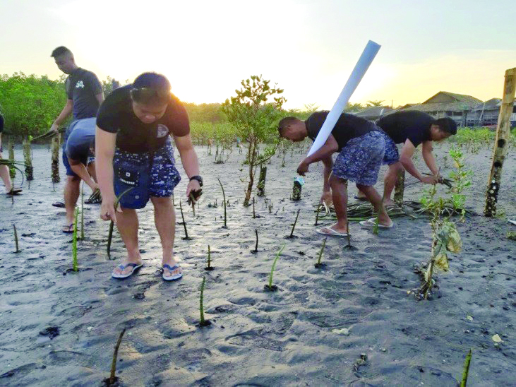 Bacolod jail officers plant 300 mangrove saplings