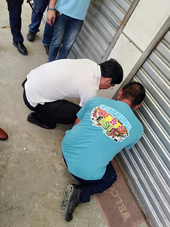 Bureau of Internal Revenue – Iloilo City (Revenue Region No. 11) director Ricardo Espiritu (left) leads the lockdown of a store in Barangay Poblacion, Tobias Fornier, Antique. STEPHEN LOUIE CHECA/PN