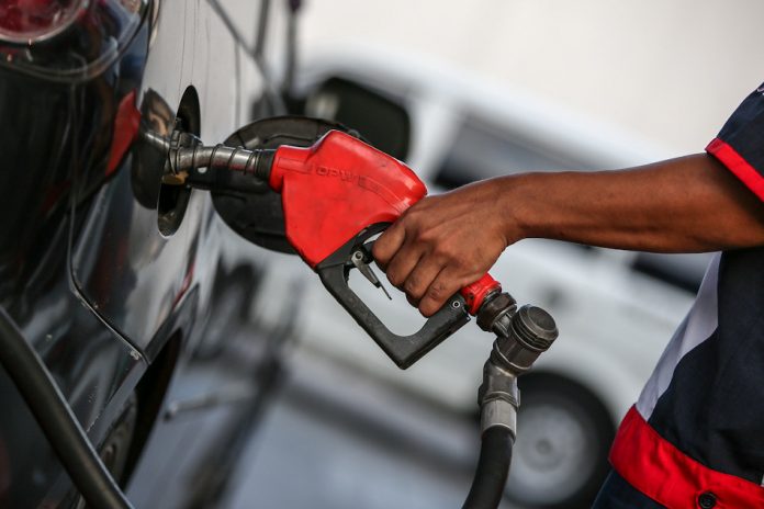 The government conducted the “first live marking of petroleum” products. It aims to plug revenue leakages from oil smuggling by placing a molecular marker on imported, manufactured, and refined petroleum products such as gasoline, diesel, and kerosene. AP