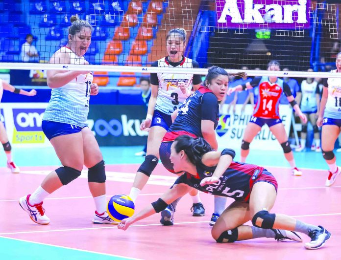 PLDT Home Fibr Power Hitters’ Gretchel Soltones attempts to save the ball. PSL