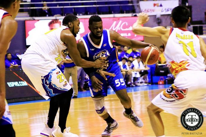 NLEX Road Warriors’ Oluseyi Ashaolu attacks the defense of Rain or Shine Elasto Painters’ Denzel Bowles. TIEBREAKER TIMES PHOTO