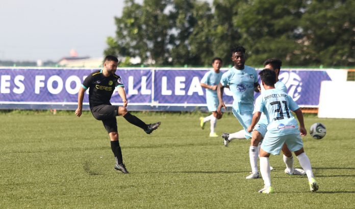 Ceres-Negros FC’s Mike Ott scores against three Green Archers United FC defenders. PFL PHOTO