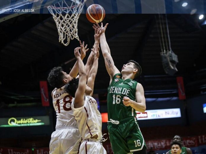 Ilonggo Edward Dixon of the College of St. Benilde Blazers drops a floater against two University of Perpetual Help Altas defenders. ABS CBN SPORTS PHOTO