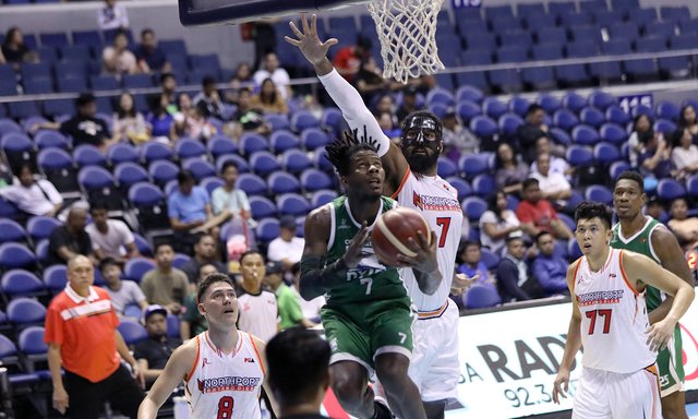 Columbian Dyip’s Jaymar Perez eludes the defense of NorthPort Batang Pier’s Moala Tautuaa for a layup. PBA