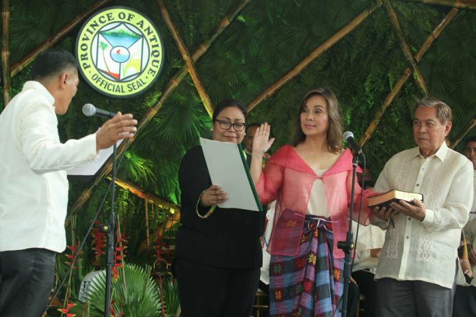 Antique congresswomen Loren Legarda (second from the right) takes her oath of office before village chief Macario Bagac of Mag-aba, Pandan on Sunday, June 30. PHOTO COURTESY OF LOREN LEGARDAAntique congresswomen Loren Legarda (second from the right) takes her oath of office before village chief Macario Bagac of Mag-aba, Pandan on Sunday, June 30. PHOTO COURTESY OF LOREN LEGARDA