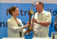 Dr. Jessica Salas (left), chairperson of Metro Iloilo Water District board of directors, turns over to Jose Ma. Lim, Metro Iloilo Water director, a symbolic faucet on July 1, 2019 to signify Metro Iloilo Water’s takeover of the water distribution operation of Metro Iloilo Water District. Metro Iloilo Water will now be serving Iloilo City seven municipalities in Iloilo province – Oton, Maasin, Cabatuan, Santa Barbara, Pavia, Leganes, and San Miguel. IAN PAUL CORDERO/PN