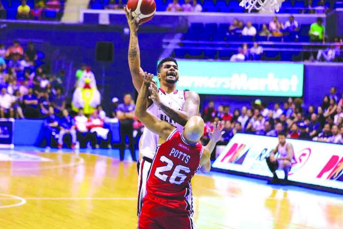 Blackwater Elite’s Rabeh Al-Hussaini attacks the defense of Alaska Aces' Davon Potts for an inside hit. PBA