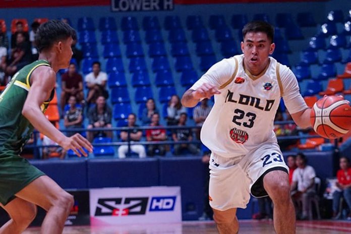 Richard Escoto (right) breaks his scoring slump with 21 points to go along with eight rebounds and two assists. MPBL PHOTO