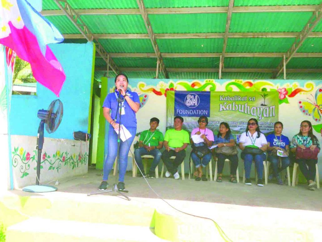 Farmers’ Training SM Foundation’s Program aims to upgrade the agricultural knowledge of small-scale farmers in order to produce quality, safe, high-value, and high-yielding fruits and vegetables.