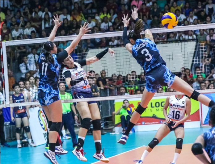 Aiza Maizo-Pontillas of Petron Blaze Spikers blasts a shot towards the defense of fellow Ilongga Ma. Shaya Adorador of Foton Tornadoes. PSL PHOTO