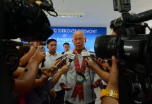 NOT AT THIS TIME. “Ako, as of now, hindi ko nakikita na kailangan eh. But let us wait for the recommendation,” says Defense secretary Delfin Lorenzana when asked by reporters in Iloilo about a possible declaration of martial law in Negros Oriental due to a spate of killings. Lorenzana led the inauguration of a multimillion-peso evacuation center in Zarraga, Iloilo yesterday, Aug, 2, 2019. IAN PAUL CORDERO/PN