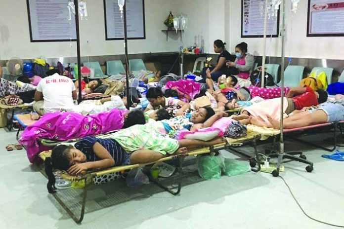 Dengue patients crowd the Dr. Rafael S. Tumbokon Memorial Hospital in Kalibo, Aklan. The number of dengue cases in the province showed a significant increase from January to Aug. 24 this year, the Provincial Heath Office said. RYAN BOY ZABAL/AKEAN FORUM