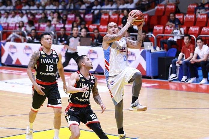 Marinerong Pilipino Skippers’ Eliud Poligrates stretches for a layup. PBA PHOTO