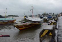 GROUNDED BOATS. These motorboats are plying the Iloilo-Guimaras route. They have been grounded by the Maritime Industry Authority following the capsizing of three boats in the Iloilo Strait. The agency has ordered a thorough safety standards evaluation. IAN PAUL CORDERO