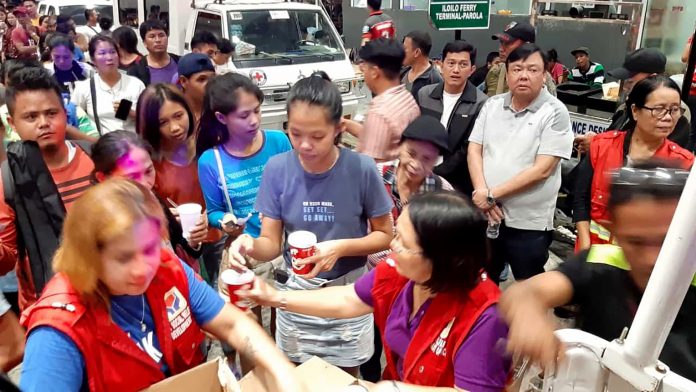 Survivors of Aug. 3, 2019’s sea mishap at the Iloilo Strait are being provided with food by the Iloilo City government at the Iloilo Ferry Terminal-Parola. Mayor Jerry Treñas (standing, second from right) oversees the activity.