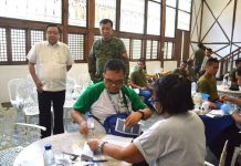 Mayor Jerry Treñas checks the bloodletting activity organized by the Iloilo City government, Philippine Red Cross and Western Visayas Medical Center. It was participated in by the Philippine Army, Philippine National Police, Bureau of Fire Protection, city government employees, and Liga ng mga Barangay, among others. The Aug 14. event was part of Iloilo City’s 82nd Charter Day Celebration.