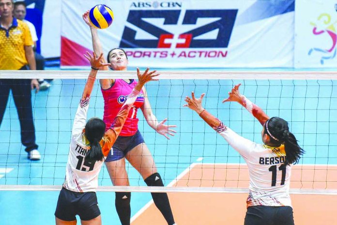 Creamline Cool Smashers’ Michelle Gumabao scores against a BanKo-Perlas Lady Spikers defender. SPORTS VISION PHOTO