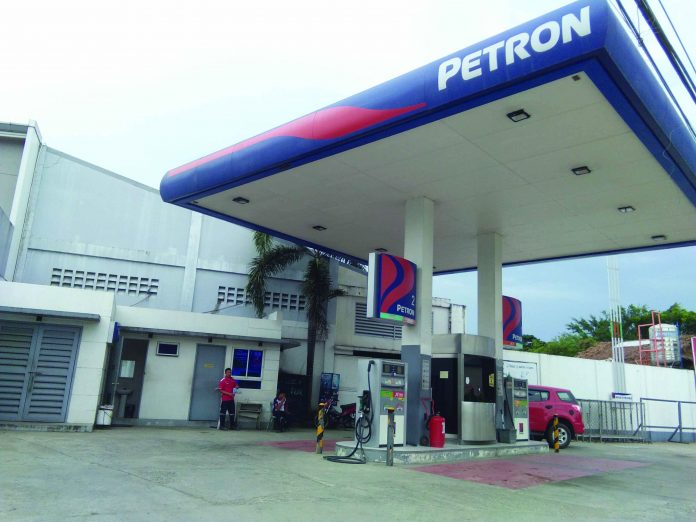 Gasoline and diesel dropped by a noticeable amount of P0.10 per liter while kerosene posted a P0.10 increase per liter. PN