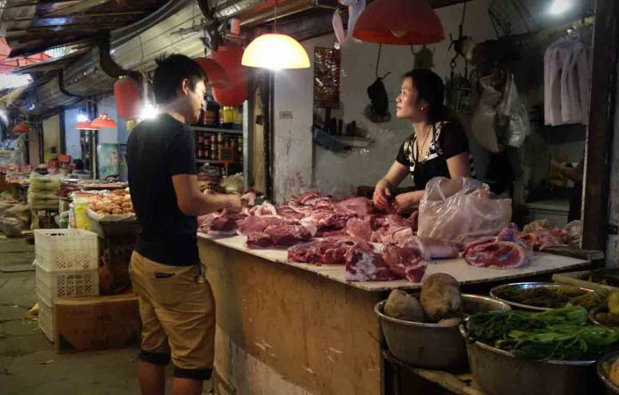 The Food and Drugs Administration (FDA) added Hong Kong, North Korea, Laos, and Germany to the list of countries whose pork products were banned. The Bureau of Customs (BOC) said it was closely monitoring the Philippines’ borders to prevent the entry of banned meat products. THE EPOCH TIMES