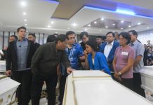 TELL IT TO THE PRESIDENT. President Rodrigo Duterte listens attentively as survivor Maria Nieves Grandeza of Buenavista, Guimaras recalls how she lost her three-year-old son when their motorboat capsized in the Iloilo Strait on Aug. 3, 2019. The President visited the wake of some of the casualties last night (Aug. 7, 2019) at the Gegato-Abecia Funeral Homes and Crematory, Inc. in Barangay Balabago, Jaro, Iloilo City. Also in photo are Sen. Bong Go, Presidential Assistant for Visayas Michael Diño, and Mayor Jerry Treñas of Iloilo City. JAN PAUL PARREÑO/PN