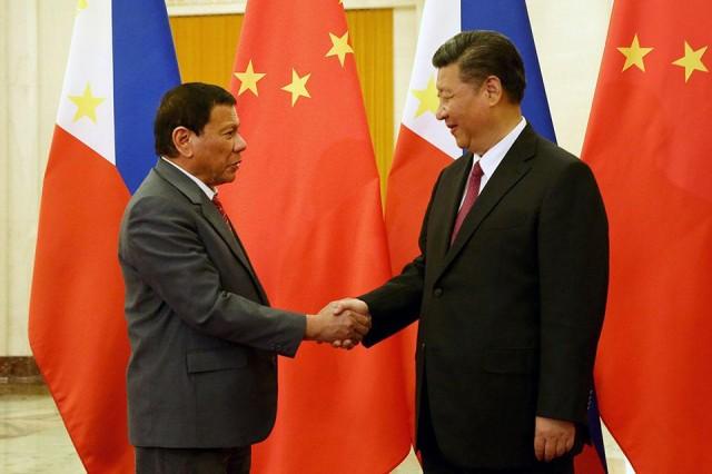 President Rodrigo Duterte (left) is “ready” to raise the country’s arbitral victor in his upcoming 8th bilateral meeting with Chinese President Xi Jinping in Beijing later this week, according to Sen. Christopher “Bong” Go. GMA NETWORK