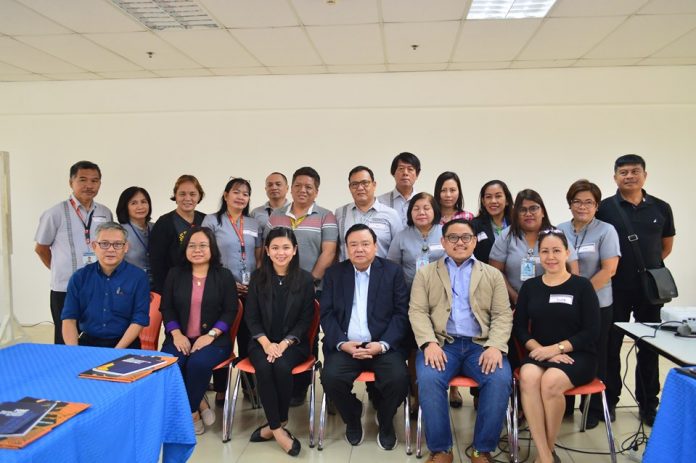 Public Private Partnership (PPP) Center’s Cherry May Manacho (2nd from left) and Gee Maureen Manguera (3rd from left), both project development officers of the Project Development and Monitoring Facility Service; and Christian Placido Calma (5th from left), training specialist of the Capacity Building Division, conducted an orientation-workshop with Iloilo City’s PPP selection team headed by Mayor Jerry Treñas and the technical working group at the city hall penthouse Aug. 22-23.