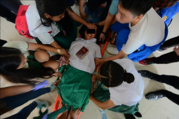 STRANGE HAPPENING. Teachers and students of Iloilo City National High School help one another restrain this high school girl who became unusually strong and uncontrollable. She was one of 11 students who behaved strangely yesterday morning, Aug. 22, 2019. Were they possessed by evil spirits? IAN PAUL CORDERO/PN