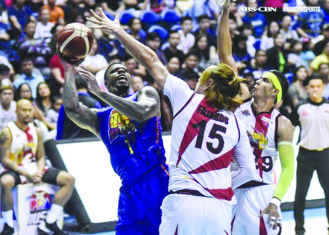 TNT KaTropa’s Terrence Jones was double teamed by San Miguel Beermen’s June Mar Fajardo and Arwind Santos. ABS CBN SPORTS PHOTO