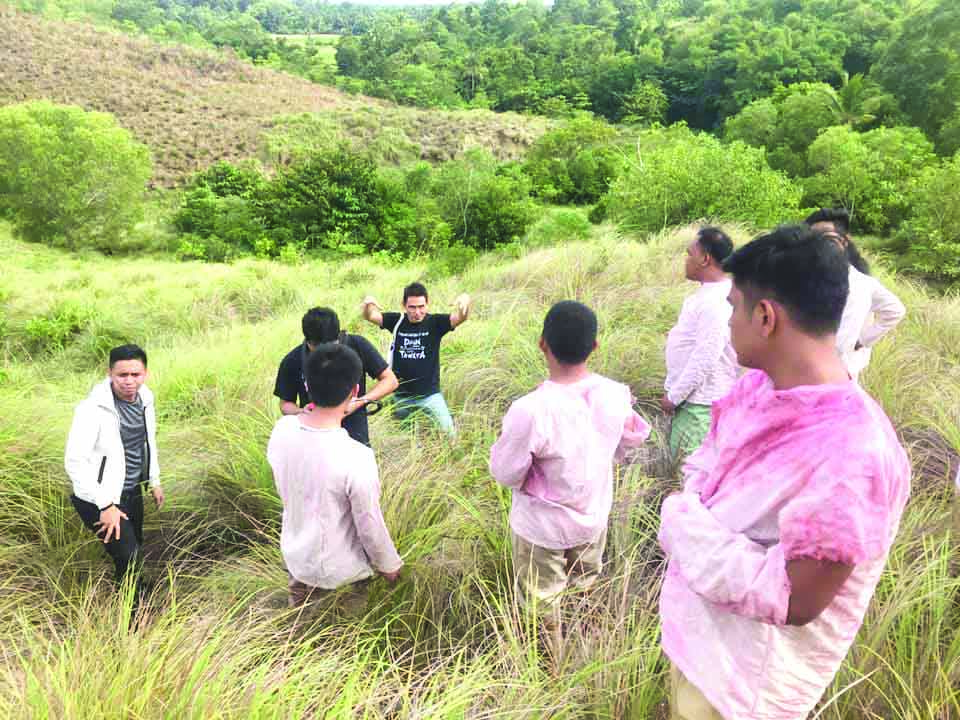 Directors Kevin Piamonte and JR Macahilas during one of the reenactment shoots in Aklan