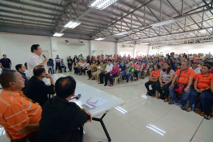 Iloilo City mayor Jerry Trenas conducts a dialogue with sidewalk vendors at Diamond Jubilee Hall on Tuesday, Sept. 3. IAN PAUL CORDERO