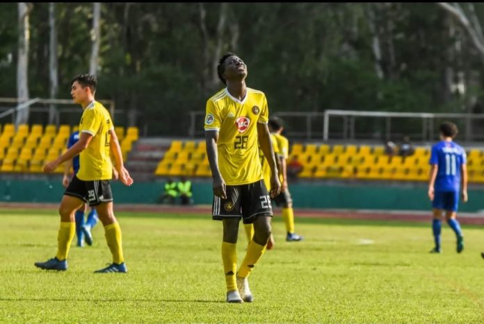 Jordan Mintah opens the scoring at the eighth minute via a penalty from the bottom left corner.