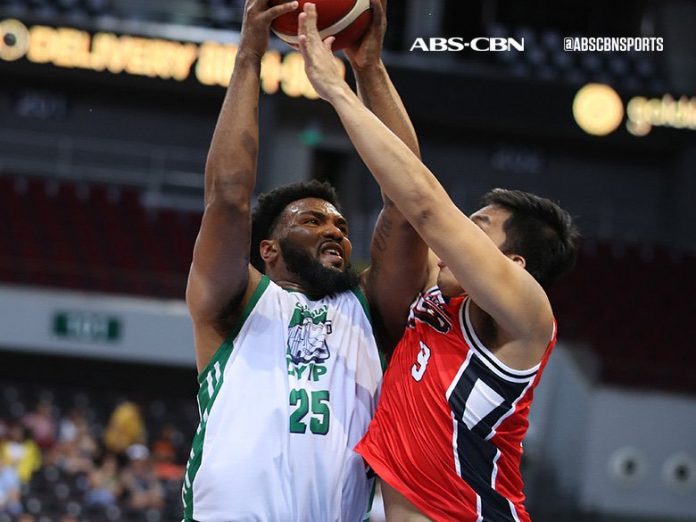 Khapri Alston of Columbian Dyip attacks the defense of Alaska Aces’ Siverino Baclao. ABS CBN SPORTS PHOTO