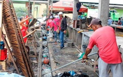 CLEARING OF CANALS. Men from the Department of Public Services, City Legal Office-Enforcement Team, and City Disaster Risk Reduction and Management Office conduct the de-clogging of canals and drainage systems at the Vendors Plaza in Bacolod City on Wednesday (September 12, 2019). Hundreds of vendors affected by the road clearing in the downtown area are being moved to the market facility in the reclamation area. Bacolod City PIO