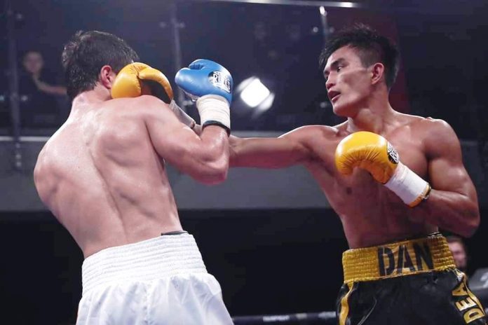 Negrense boxer Roldan Aldea connects a left straight to the face of Ravshanbek Umurzakov. RCC BOXING PROMOTIONS PHOTO