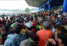 SIDELINED SIDEWALK VENDORS. Facing imminent displacement, hundreds of sidewalk vendors hold a meeting at the Iloilo City Freedom Grandstand. The city’s roads and sidewalks are being cleared of obstructions. Will they hold a protest rally? They have until this Sunday, Sept. 15, 2019, to leave their area. IAN PAUL CORDERO/PN