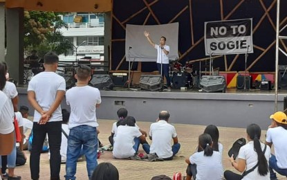 Pastor Spencer Kent Aguilar of God's Love Ministry shares his testimony during a prayer rally at the Evelio B. Javier Park in San Jose de Buenavista, Antique on Monday. ANNABEL CONSUELO J. PETINGLAY/PNA