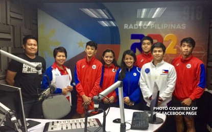 GOING FOR THE GOLD. Philippine speed skating team coach Chino Mulingtapang (2nd from right) says the team aims to set new personal best records for each member in the upcoming Southeast Asian Games – apart from bagging the gold. PSC, PNA