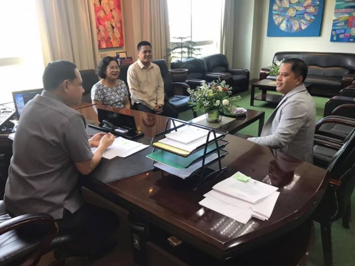 Courtesy call of Dr. Roel F. Bermejo (Right), DepEd’s Schools Division Superintendent on Governor Arthur Toto Defensor, Jr. Joining them were ASDS Azucena Falales and Mr. Gilbert Solidum, Chief Education Supervisor. Dr. Bermejo replaced Dr. Mac Miguel Aposin who was transferred to the Province of Aklan. Photo by Ruel Von D. Superio