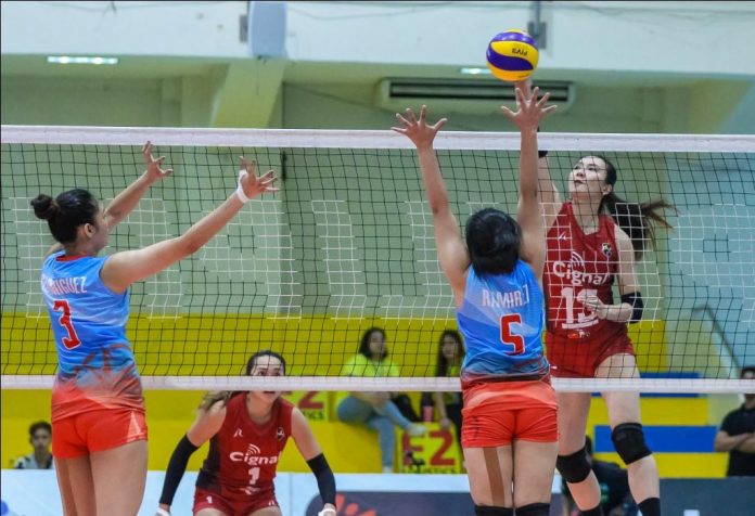 Rachel Anne Daquis of Cignal HD Spikers scores against the defense of Marinerang Pilipina Lady Skippers’ Rhea Ramirez. PSL PHOTO