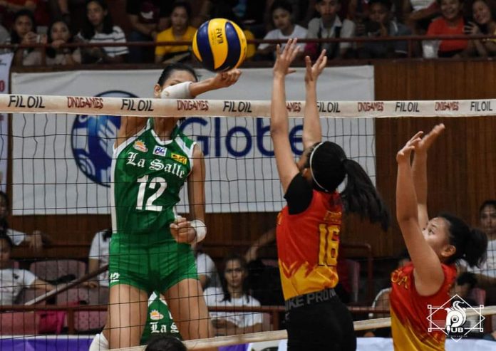 De La Salle University Lady Spikers’ Thea Gagate towers over her defenders for an attack point. USA PUBLICATIONS PHOTO