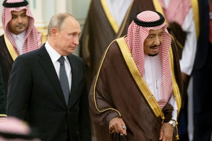 Russian president Vladimir Putin (left) and Saudi Arabia’s King Salman attend the official welcome ceremony in Riyadh, Saudi Arabia, Oct. 14. ALEXANDER ZEMLIANICHENKO/REUTERS