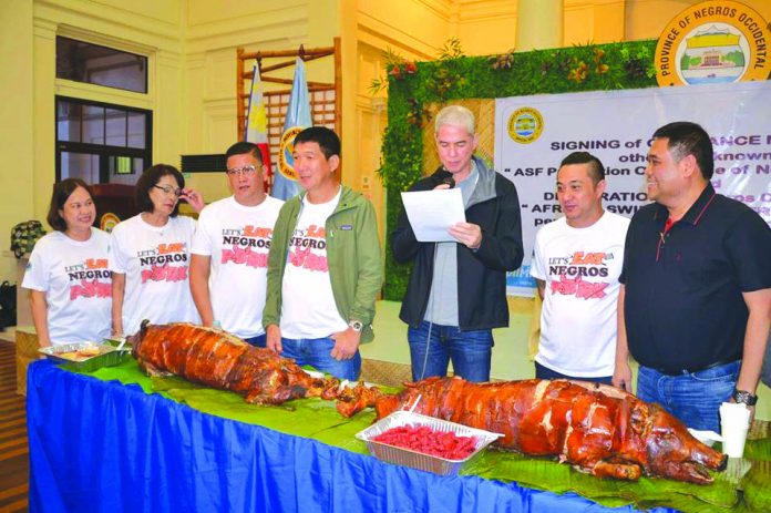 To promote its African swine fever-free pork industry, the provincial government of Negros Occidental holds a lechon eating on Nov. 26 at the Provincial Capitol’s Social Hall. Gov. Eugenio Jose Lacson and Vice Governor Jeffrey Ferrer officially signed Provincial Ordinance 2019-024, otherwise known as The ASF Prevention Ordinance. NEGROS OCCIDENTAL PIO