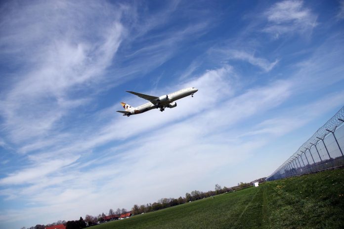 A Boeing 787-9 Dreamliner lands at Munich international airport in Germany. MICHAEL DALDER/REUTERS