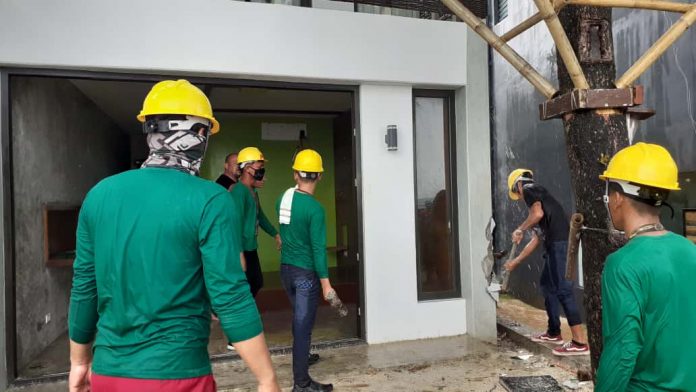 The Boracay Inter-Agency Rehabilitation Management Group demolished “erring” structures after the expiration of the 20-day Temporary Restraining Order issued by Judge Ronald Exmundo of the Kalibo Regional Trial Court Branch 7 last week. NOEL CABOBOS/RADYOTODO/88.5FM/PN