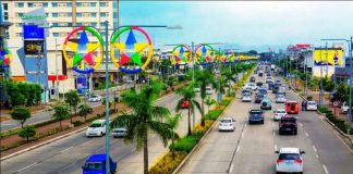 CHRISTMAS IS IN THE AIR. Colorful parols or Christmas lanterns dot Iloilo City’s Sen. Benigno Aquino Jr. Avenue in Mandurriao district. These will be officially switched on this Saturday, Nov. 16, a month before the Dec. 16 start of the traditional nine-day misa de gallo or dawn mass leading to Christmas Day. The private sector is taking the lead in sprucing up the city for the holidays. IAN PAUL CORDERO/PN