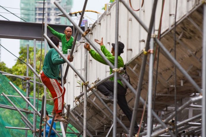 Men work on the new Main Canopy that will serve as the main entrance and drop off area of the Philippine Sports Institute Complex in Pasig on Nov. 6. President Rodrigo Duterte will start all 100 flagship infrastructure projects within his term and will complete around 38, says Presidential Adviser on Flagship Projects Vince Dizon. ABS-CBN News