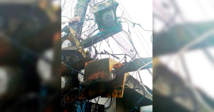 These dangling electricity meters of Panay Electric Co. in Iloilo City are in danger of falling. Mayor Jerry Treñas says the safety of the people of Iloilo City is paramount.